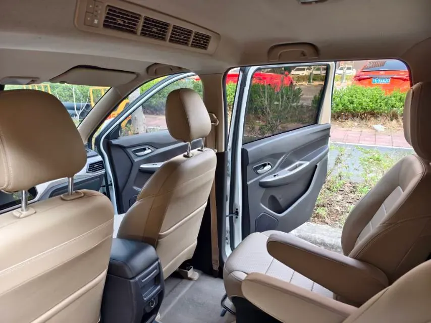 2021 WuLing HongGuang 1.5L 99HP L4 6MT,autocango,china used car exporter,china ev exporter,chinese used car exporter,chinese used ev exporter