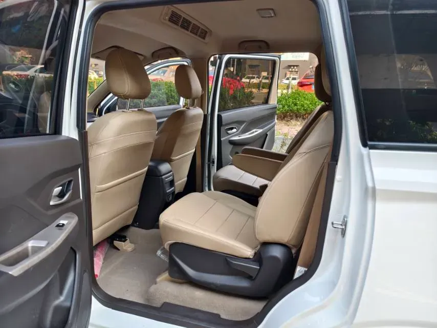 2021 WuLing HongGuang 1.5L 99HP L4 6MT,autocango,china used car exporter,china ev exporter,chinese used car exporter,chinese used ev exporter