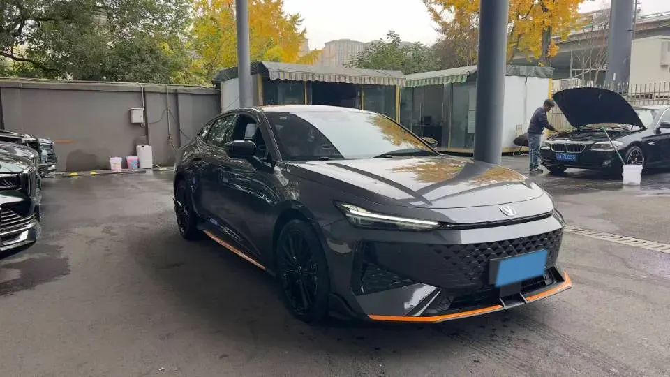 2024 ChangAn UNI-V 1.5T 188HP L4 7DCT,autocango,china used car exporter,china ev exporter,chinese used car exporter,chinese used ev exporter