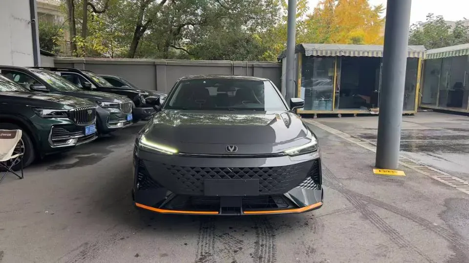 2024 ChangAn UNI-V 1.5T 188HP L4 7DCT,autocango,china used car exporter,china ev exporter,chinese used car exporter,chinese used ev exporter