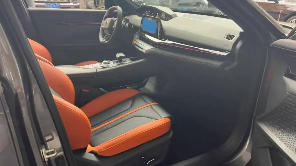 2024 ChangAn UNI-V 1.5T 188HP L4 7DCT,autocango,china used car exporter,china ev exporter,chinese used car exporter,chinese used ev exporter