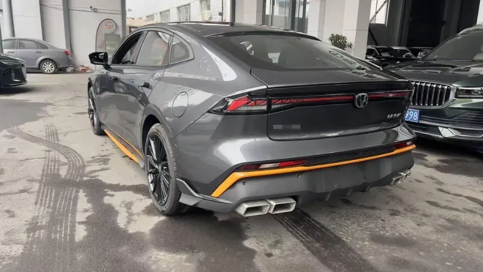 2024 ChangAn UNI-V 1.5T 188HP L4 7DCT,autocango,china used car exporter,china ev exporter,chinese used car exporter,chinese used ev exporter