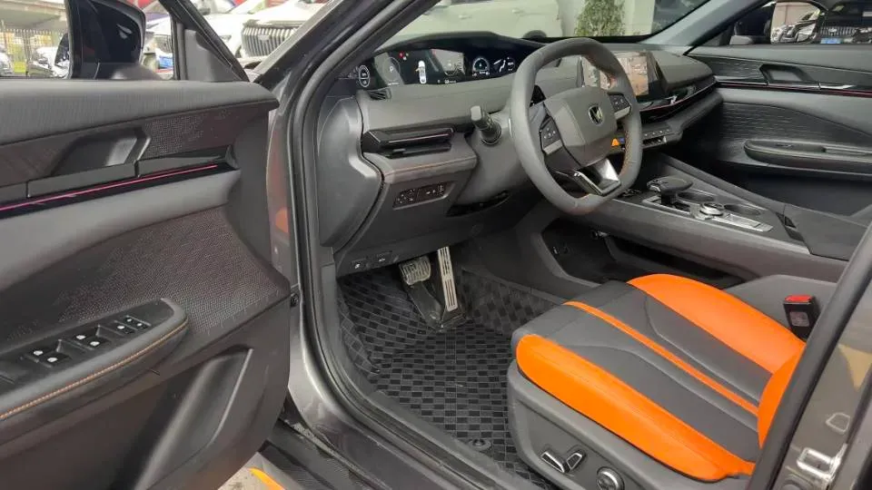 2024 ChangAn UNI-V 1.5T 188HP L4 7DCT,autocango,china used car exporter,china ev exporter,chinese used car exporter,chinese used ev exporter