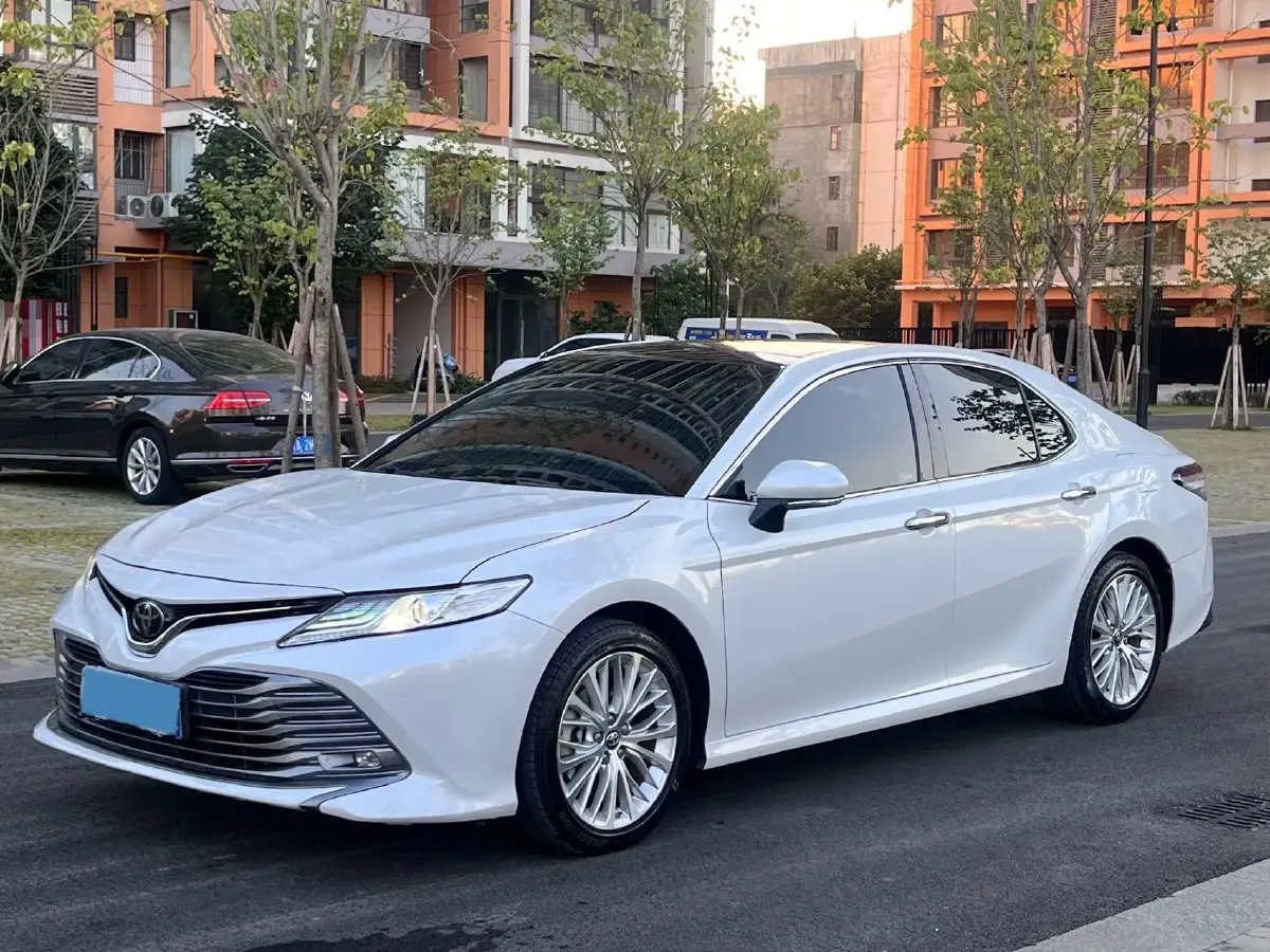 2019 Toyota Camry 2.5L 209HP L4 8AT