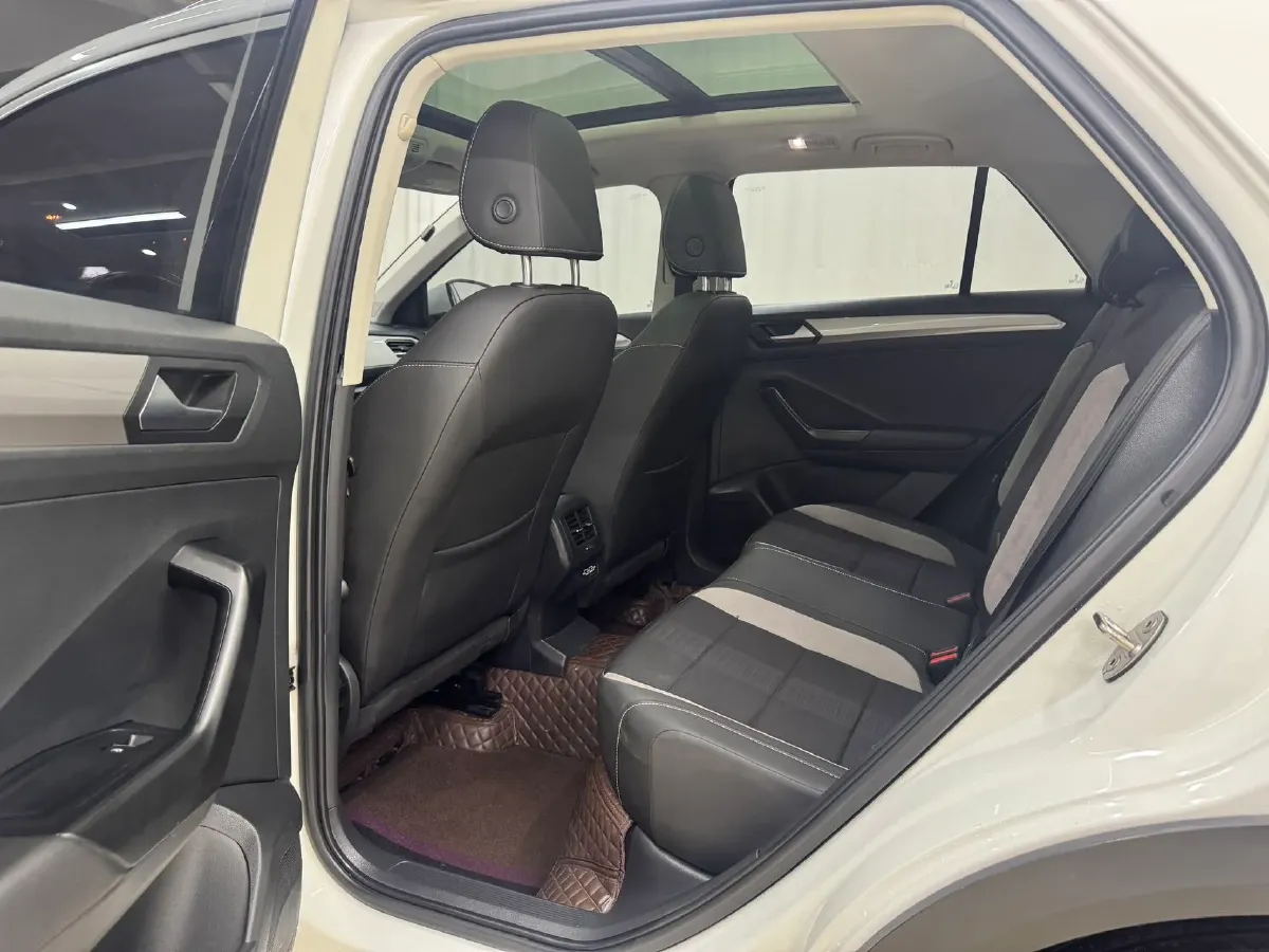 2022 Volkswagen T-Roc 1.4T 150HP L4 7DCT,autocango,china used car exporter,china ev exporter,chinese used car exporter,chinese used ev exporter