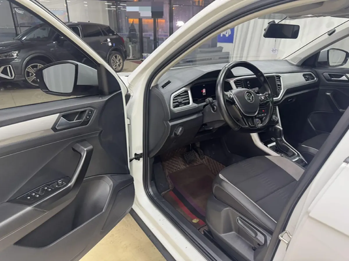 2022 Volkswagen T-Roc 1.4T 150HP L4 7DCT,autocango,china used car exporter,china ev exporter,chinese used car exporter,chinese used ev exporter