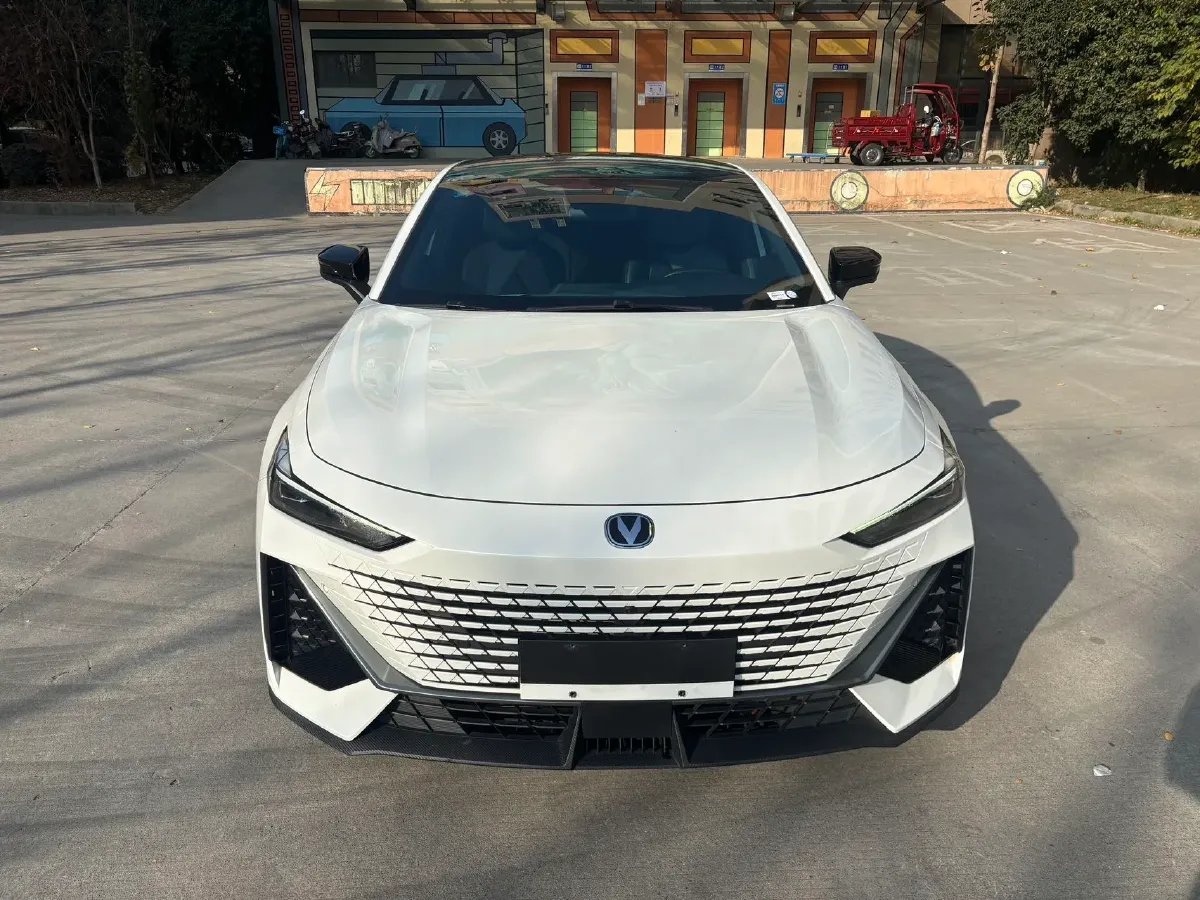 2022 ChangAn UNI-V 1.5T 188HP L4 7DCT,autocango,china used car exporter,china ev exporter,chinese used car exporter,chinese used ev exporter