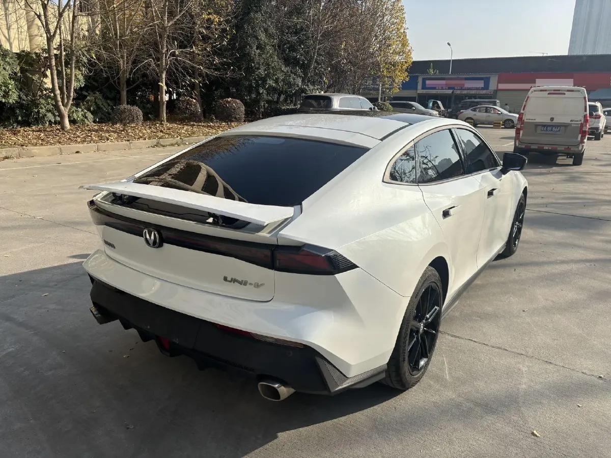 2022 ChangAn UNI-V 1.5T 188HP L4 7DCT,autocango,china used car exporter,china ev exporter,chinese used car exporter,chinese used ev exporter