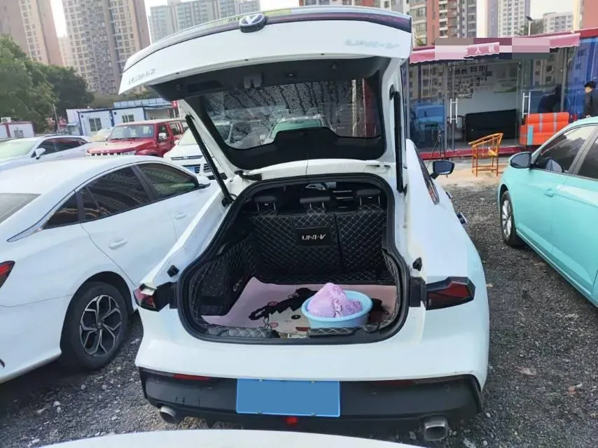 2022 ChangAn UNI-V 1.5T 188HP L4 7DCT,autocango,china used car exporter,china ev exporter,chinese used car exporter,chinese used ev exporter
