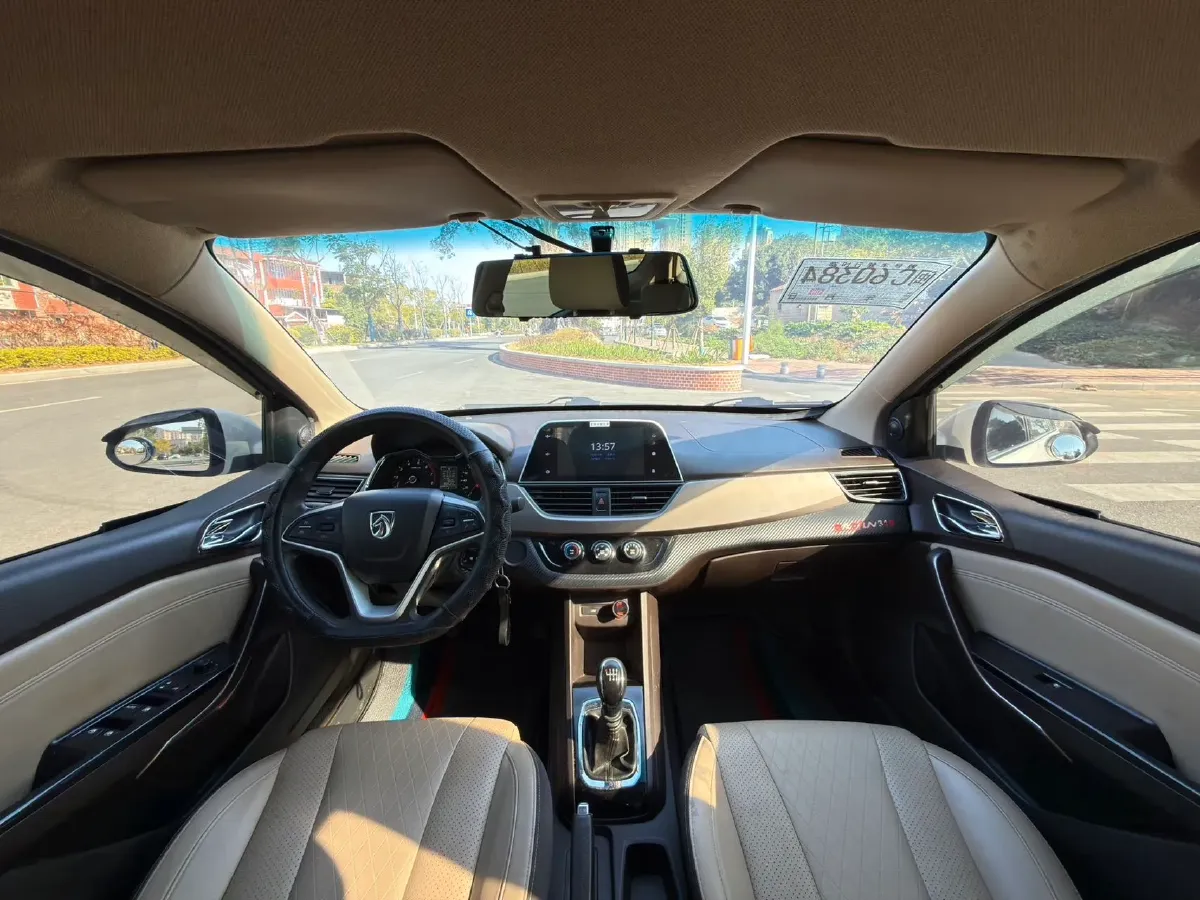 2017 BaoJun 310W 1.5L 112HP L4 6MT,autocango,china used car exporter,china ev exporter,chinese used car exporter,chinese used ev exporter