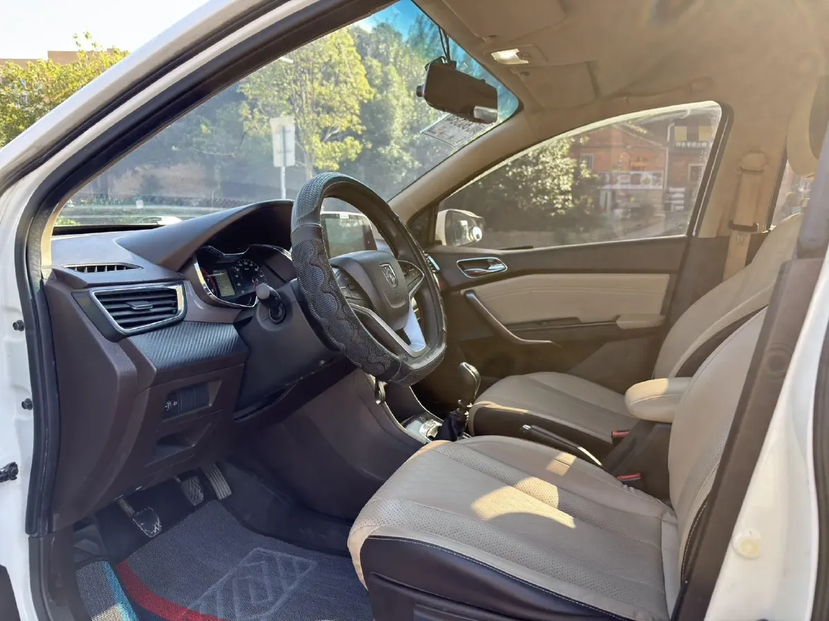 2017 BaoJun 310W 1.5L 112HP L4 6MT,autocango,china used car exporter,china ev exporter,chinese used car exporter,chinese used ev exporter