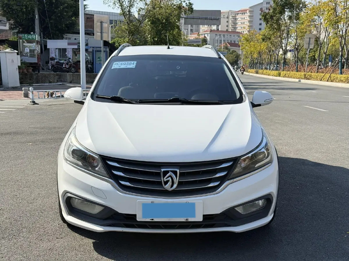 2017 BaoJun 310W 1.5L 112HP L4 6MT,autocango,china used car exporter,china ev exporter,chinese used car exporter,chinese used ev exporter
