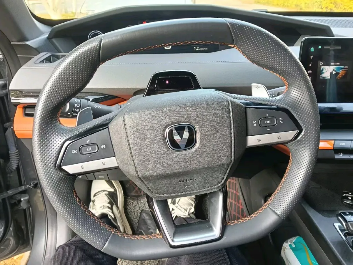 2023 ChangAn UNI-V 1.5T 188HP L4 7DCT,autocango,china used car exporter,china ev exporter,chinese used car exporter,chinese used ev exporter