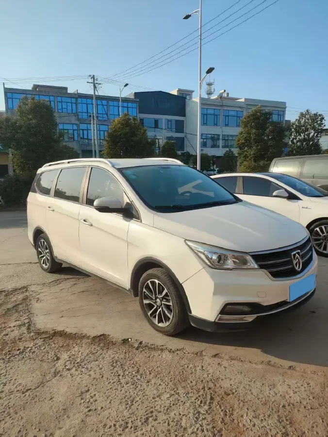 2019 BaoJun 730 1.5L 105HP L4 6MT,autocango,china used car exporter,china ev exporter,chinese used car exporter,chinese used ev exporter