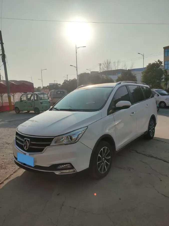 2019 BaoJun 730 1.5L 105HP L4 6MT,autocango,china used car exporter,china ev exporter,chinese used car exporter,chinese used ev exporter