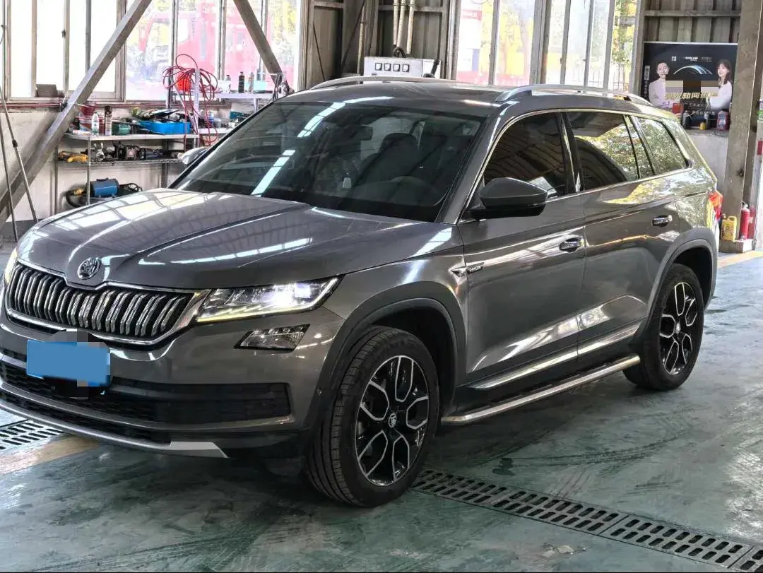 2019 Skoda Superb 2.0T 220HP L4 7DCT