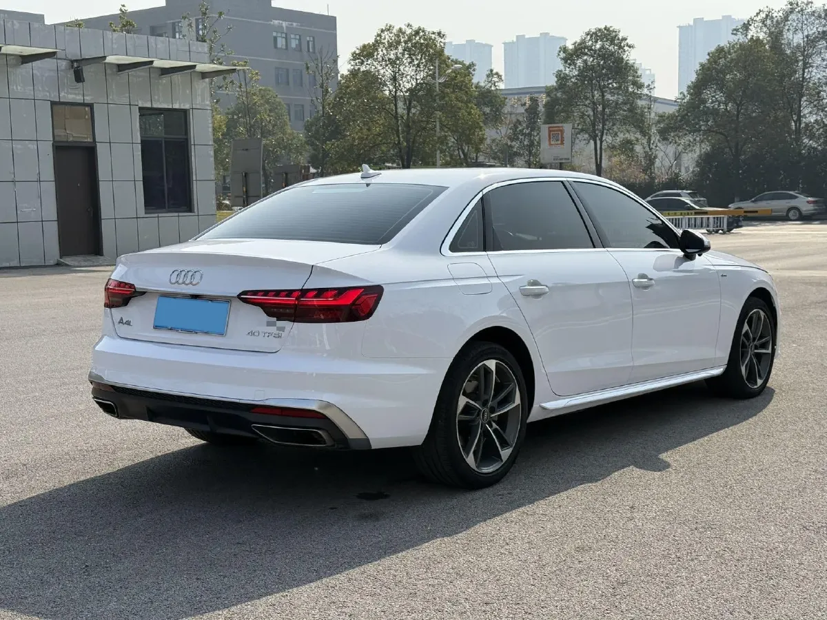 2022 Audi A4L 2.0T 190HP L4 7DCT,autocango,china used car exporter,china ev exporter,chinese used car exporter,chinese used ev exporter