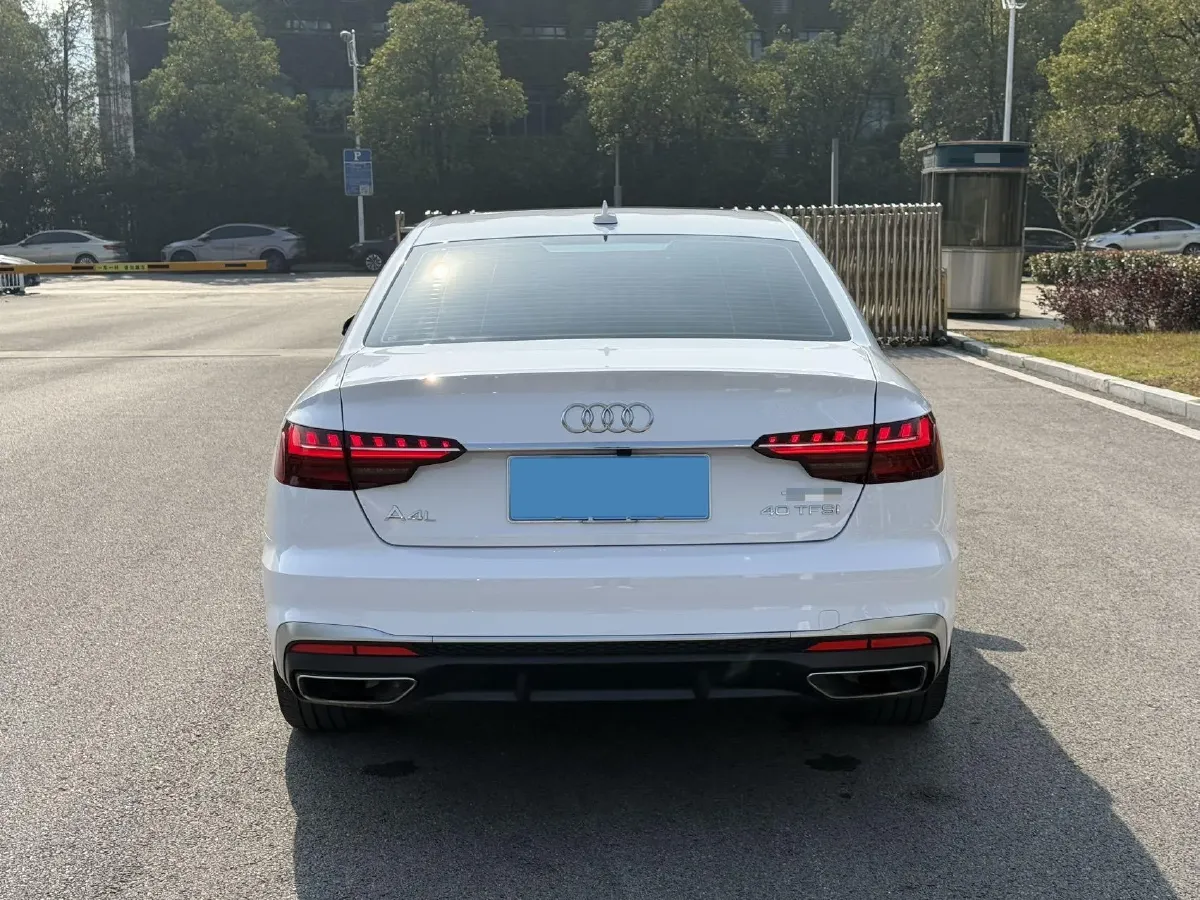 2022 Audi A4L 2.0T 190HP L4 7DCT,autocango,china used car exporter,china ev exporter,chinese used car exporter,chinese used ev exporter