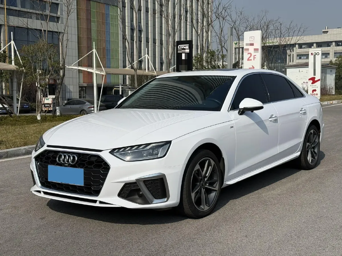 2022 Audi A4L 2.0T 190HP L4 7DCT,autocango,china used car exporter,china ev exporter,chinese used car exporter,chinese used ev exporter