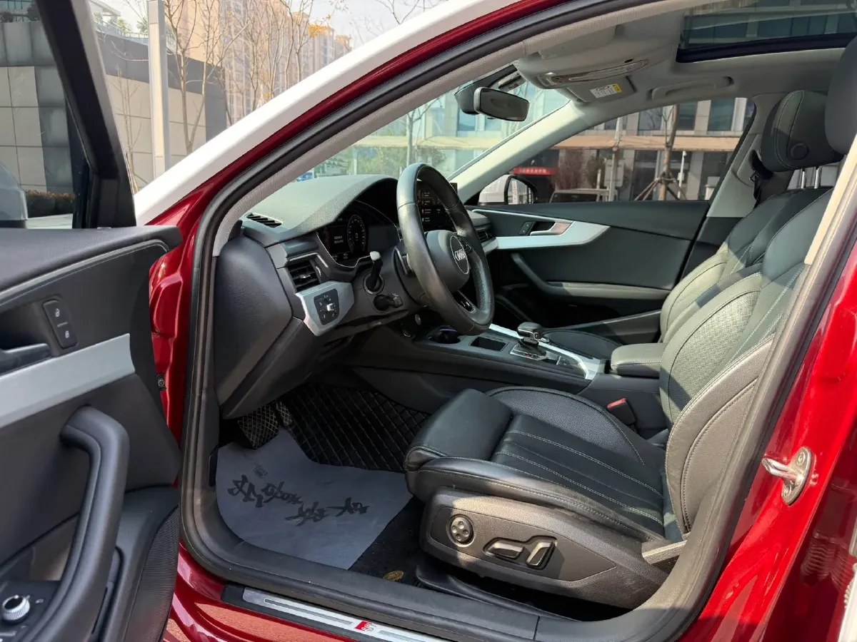 2022 Audi A4L 2.0T 190HP L4 7DCT,autocango,china used car exporter,china ev exporter,chinese used car exporter,chinese used ev exporter