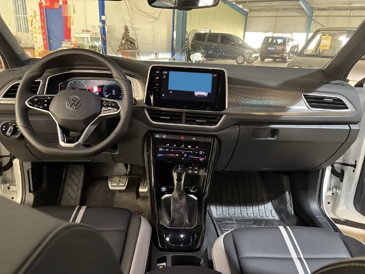 2024 Volkswagen T-Roc 1.5T 160HP L4 7DCT,autocango,china used car exporter,china ev exporter,chinese used car exporter,chinese used ev exporter