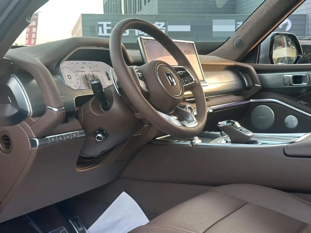 2024 Tank 700 3.0T 360HP V6 9AT PHEV 37.1KWH,autocango,china used car exporter,china ev exporter,chinese used car exporter,chinese used ev exporter