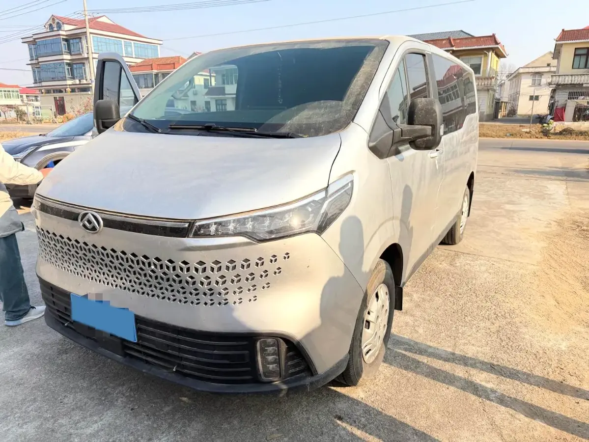 2023 MAXUS XinTu V70 2.0T 125HP L4 6MT