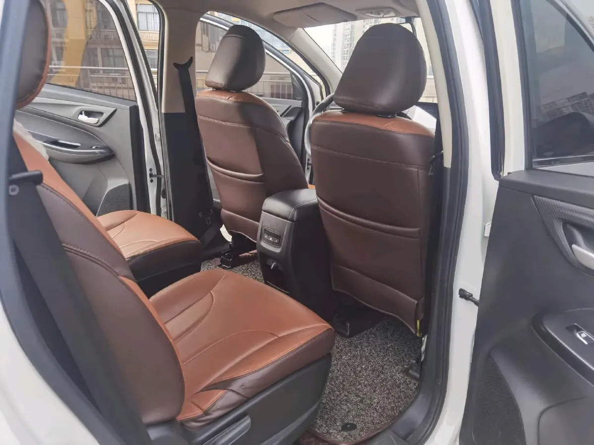 2021 BaoJun 730 1.5T 147HP L4 6MT,autocango,china used car exporter,china ev exporter,chinese used car exporter,chinese used ev exporter