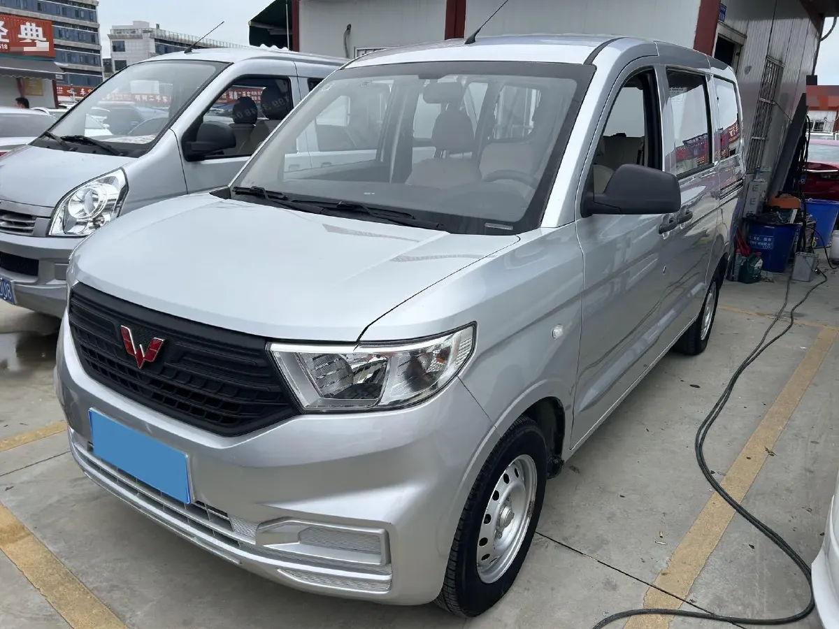 2019 WuLing HongGuang V 1.5L 99HP L4 6MT,autocango,china used car exporter,china ev exporter,chinese used car exporter,chinese used ev exporter