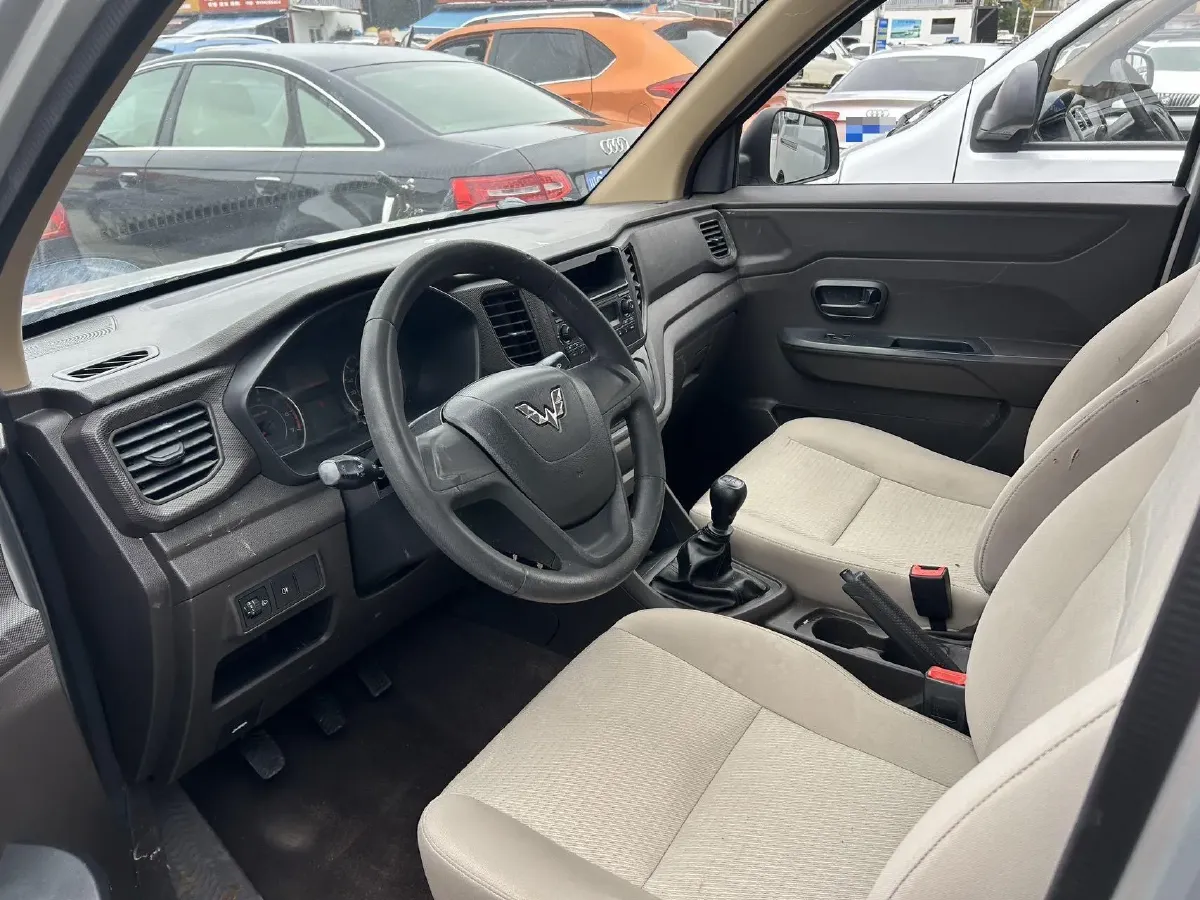 2019 WuLing HongGuang V 1.5L 99HP L4 6MT,autocango,china used car exporter,china ev exporter,chinese used car exporter,chinese used ev exporter