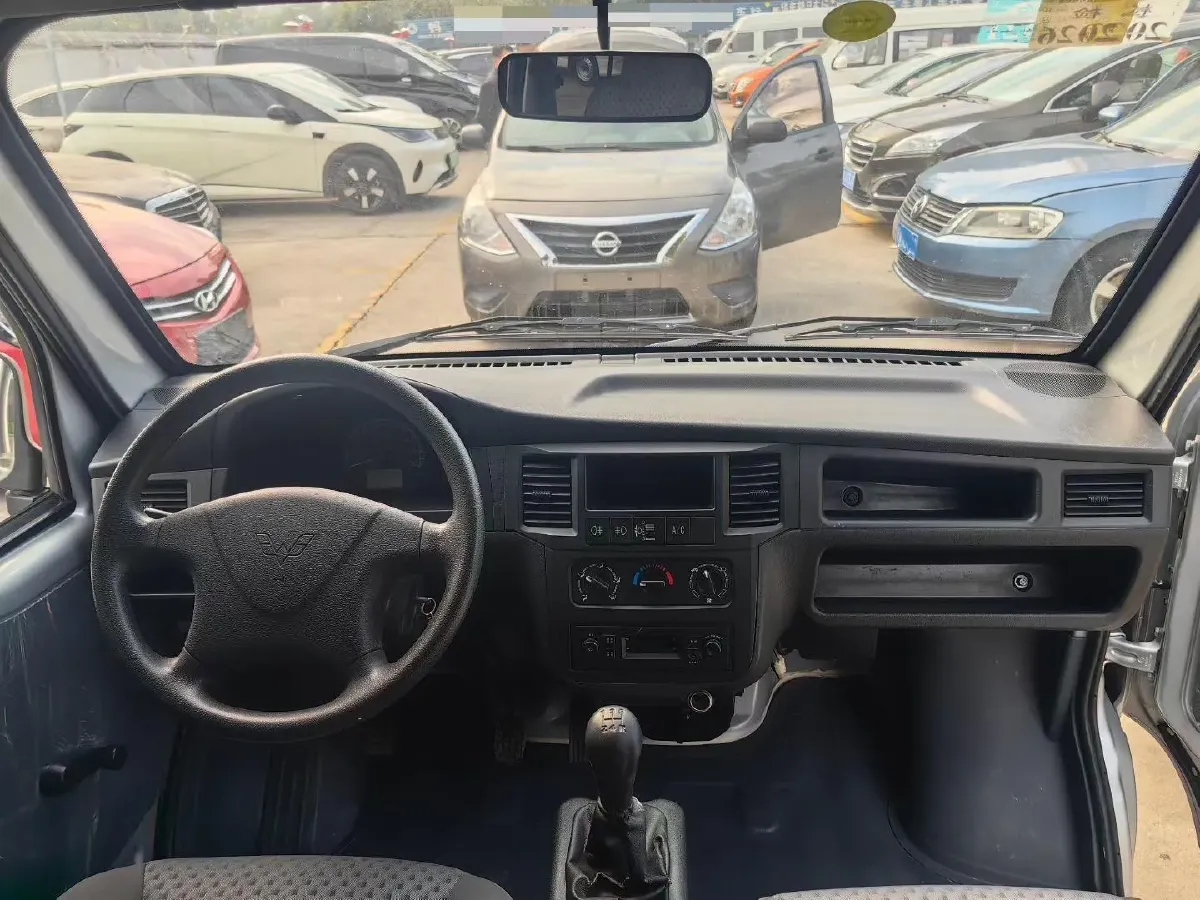 2020 WuLing ZhiGuang 1.2L 76HP L4 5MT,autocango,china used car exporter,china ev exporter,chinese used car exporter,chinese used ev exporter