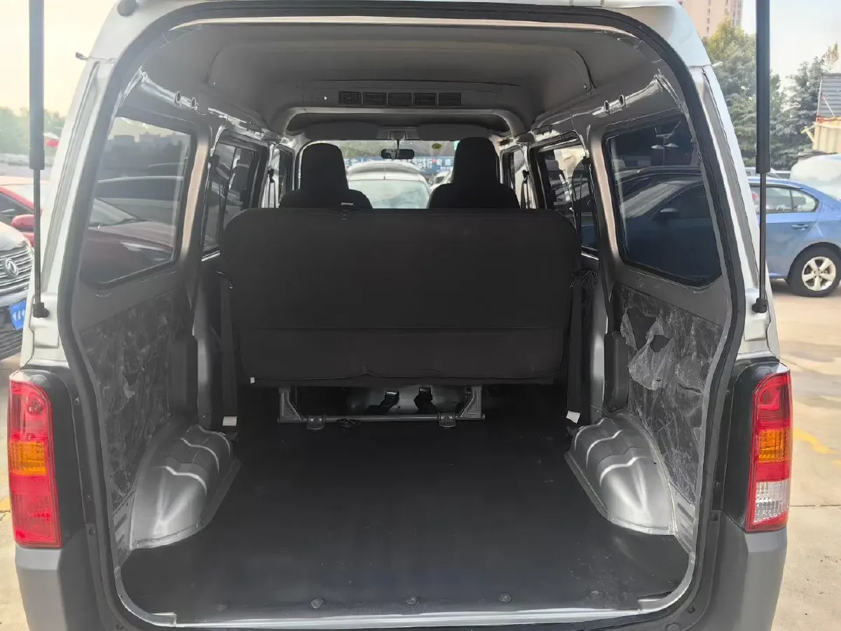 2020 WuLing ZhiGuang 1.2L 76HP L4 5MT,autocango,china used car exporter,china ev exporter,chinese used car exporter,chinese used ev exporter