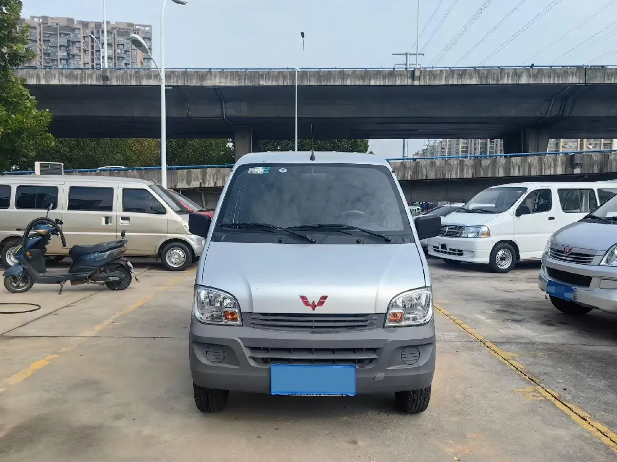 2020 WuLing ZhiGuang 1.2L 76HP L4 5MT,autocango,china used car exporter,china ev exporter,chinese used car exporter,chinese used ev exporter