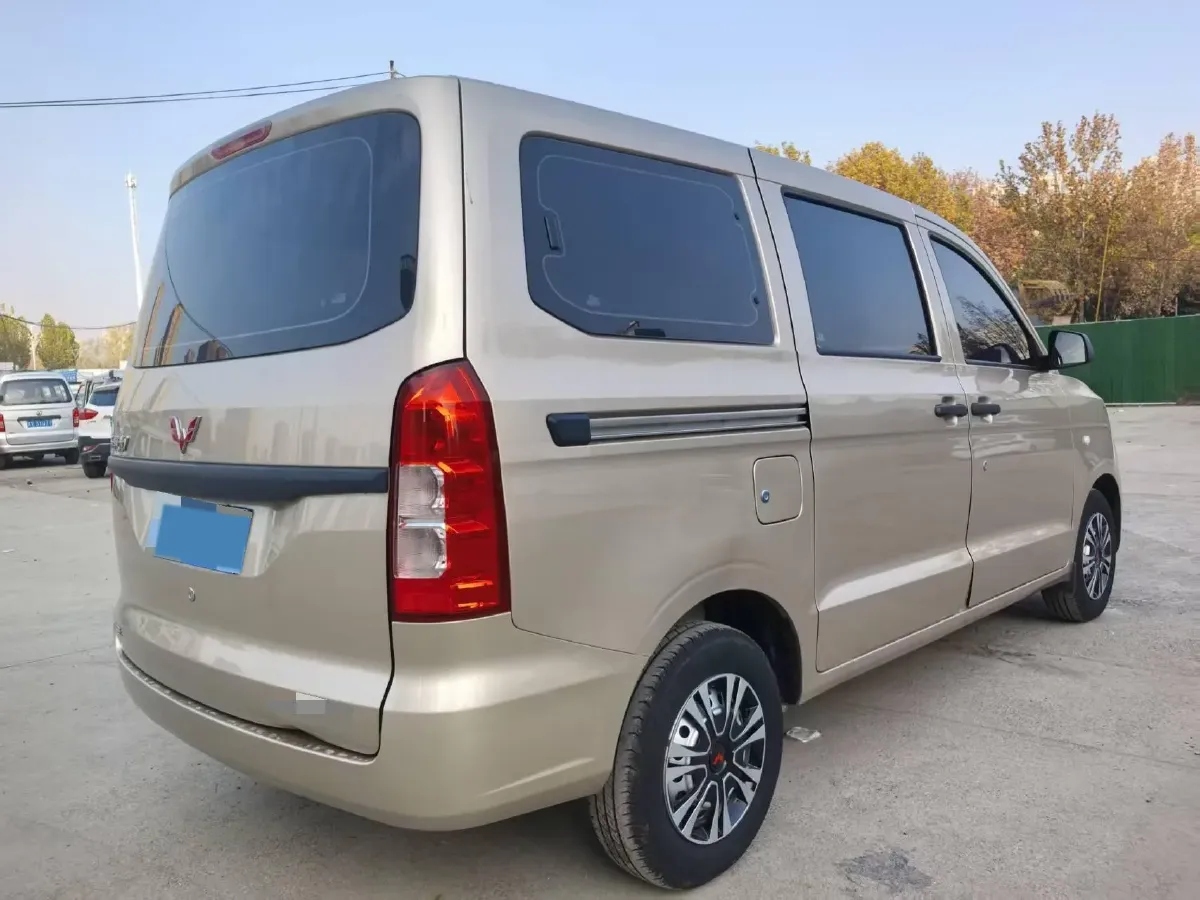 2019 WuLing HongGuang V 1.5L 99HP L4 6MT,autocango,china used car exporter,china ev exporter,chinese used car exporter,chinese used ev exporter
