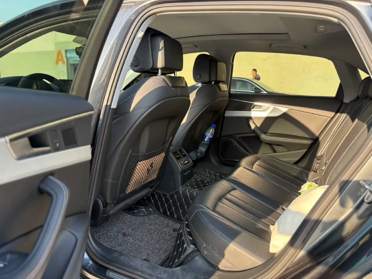 2022 Audi A4L 2.0T 190HP L4 7DCT,autocango,china used car exporter,china ev exporter,chinese used car exporter,chinese used ev exporter