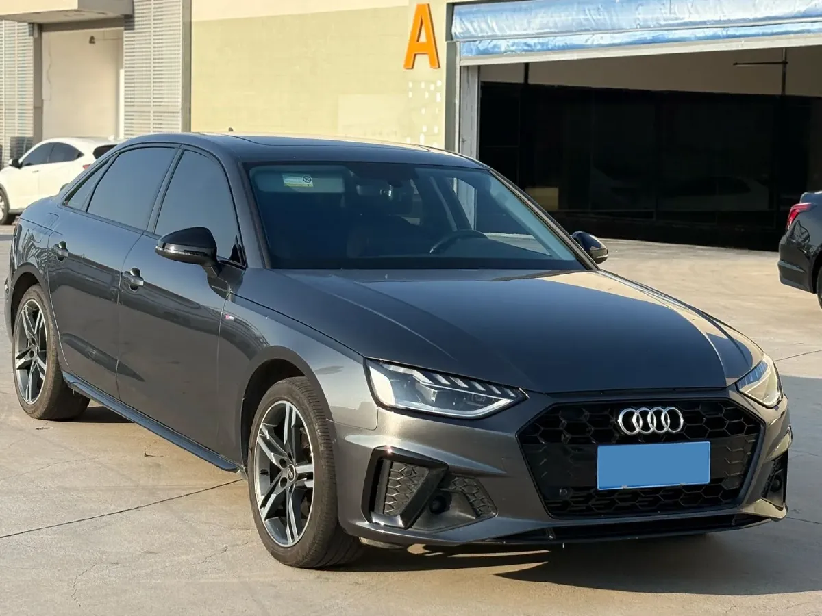 2022 Audi A4L 2.0T 190HP L4 7DCT,autocango,china used car exporter,china ev exporter,chinese used car exporter,chinese used ev exporter