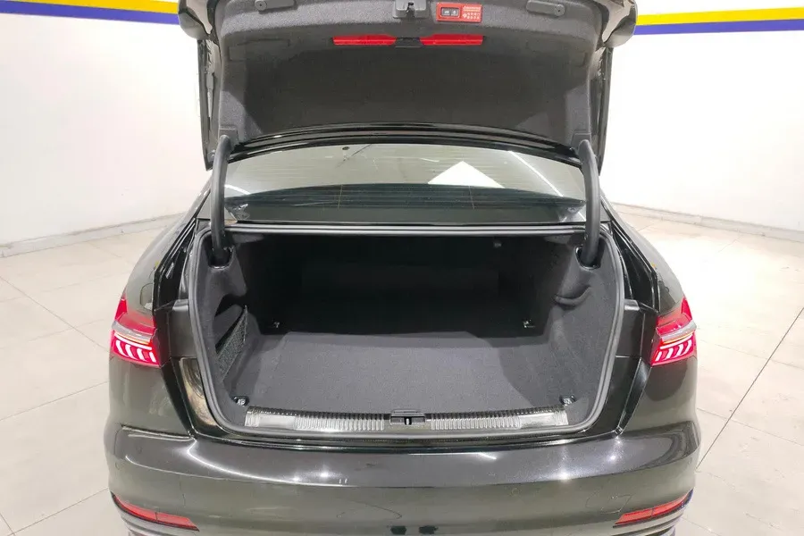 2023 Audi A6L 2.0T 245HP L4 7DCT,autocango,china used car exporter,china ev exporter,chinese used car exporter,chinese used ev exporter