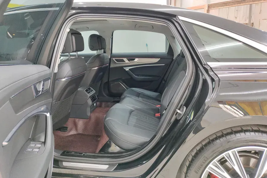 2023 Audi A6L 2.0T 245HP L4 7DCT,autocango,china used car exporter,china ev exporter,chinese used car exporter,chinese used ev exporter