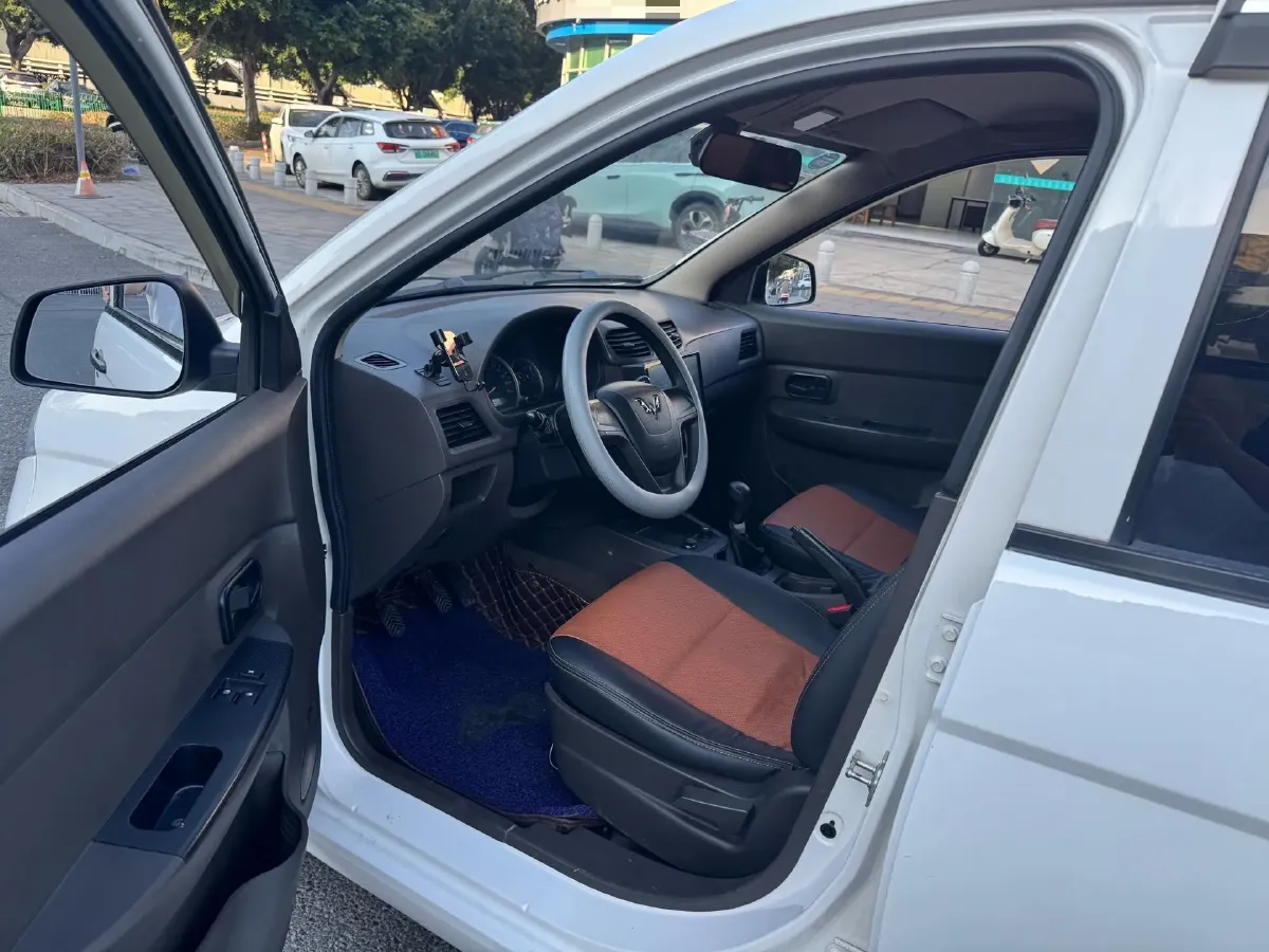 2019 WuLing HongGuang 1.5L 99HP L4 6MT,autocango,china used car exporter,china ev exporter,chinese used car exporter,chinese used ev exporter