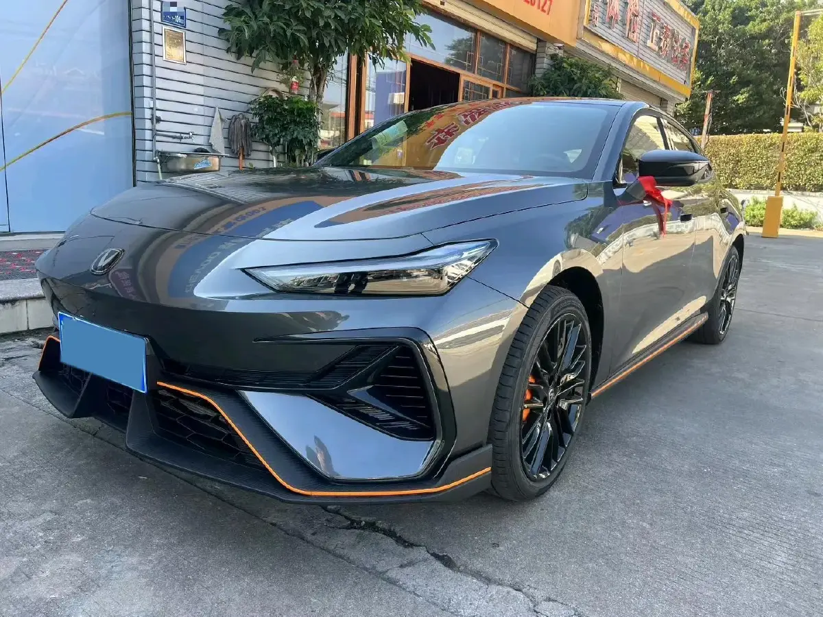 2025 ChangAn UNI-V 2.0T 245HP L4 8AT