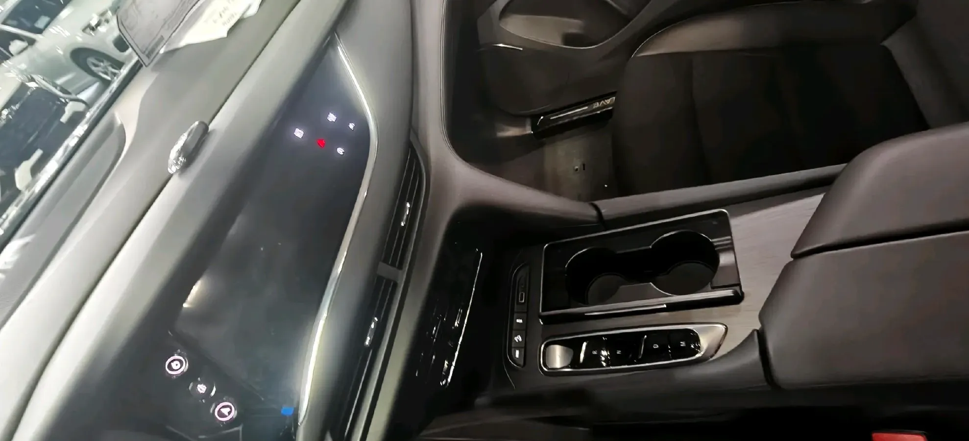 2022 Buick Enclave 2.0T 237HP L4 9AT,autocango,china used car exporter,china ev exporter,chinese used car exporter,chinese used ev exporter