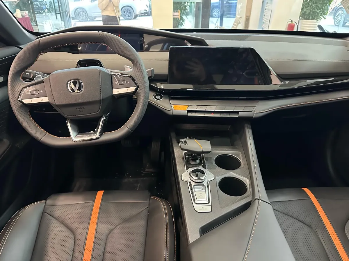 2024 ChangAn UNI-V 1.5T 188HP L4 7DCT,autocango,china used car exporter,china ev exporter,chinese used car exporter,chinese used ev exporter