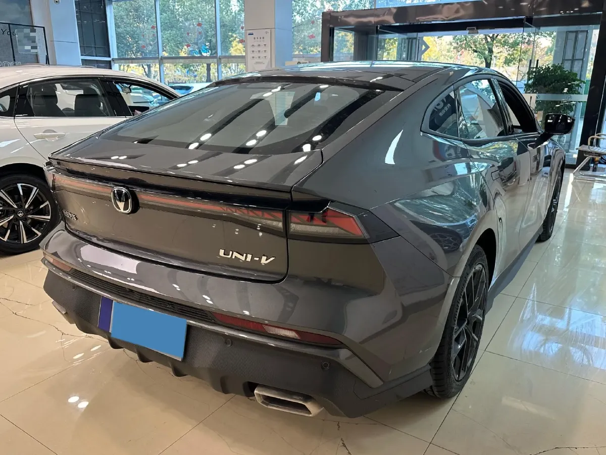 2024 ChangAn UNI-V 1.5T 188HP L4 7DCT,autocango,china used car exporter,china ev exporter,chinese used car exporter,chinese used ev exporter