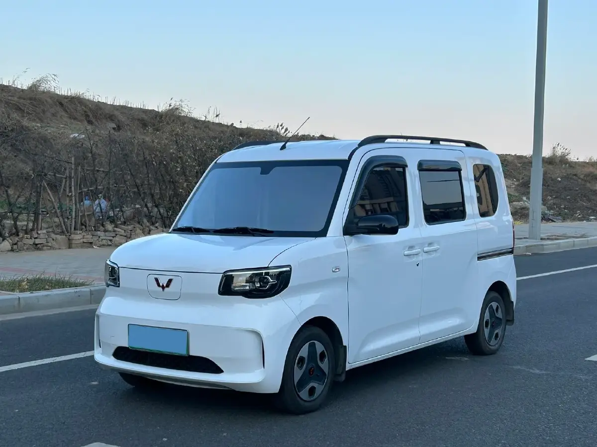 2025 WuLing ZhiGuang BEV 17.7KWH