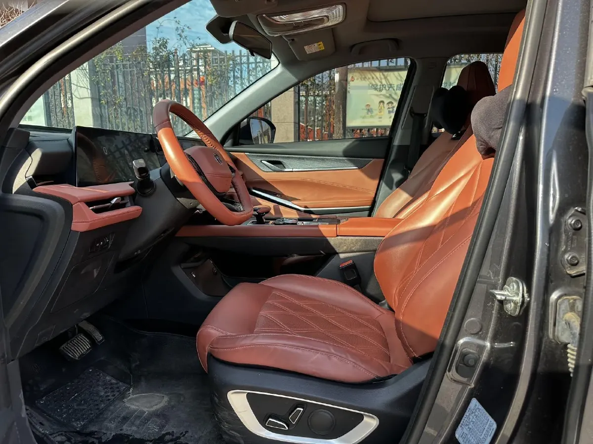 2023 ChangAn CS75 Plus 1.5T 188HP L4 8AT,autocango,china used car exporter,china ev exporter,chinese used car exporter,chinese used ev exporter