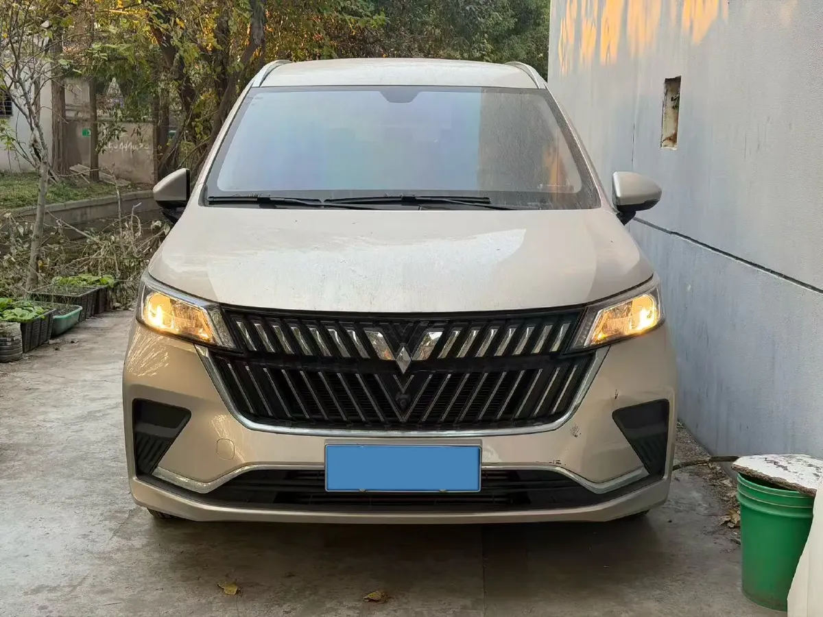 2022 WuLing JiaChen 1.5T 147HP L4 6MT,autocango,china used car exporter,china ev exporter,chinese used car exporter,chinese used ev exporter