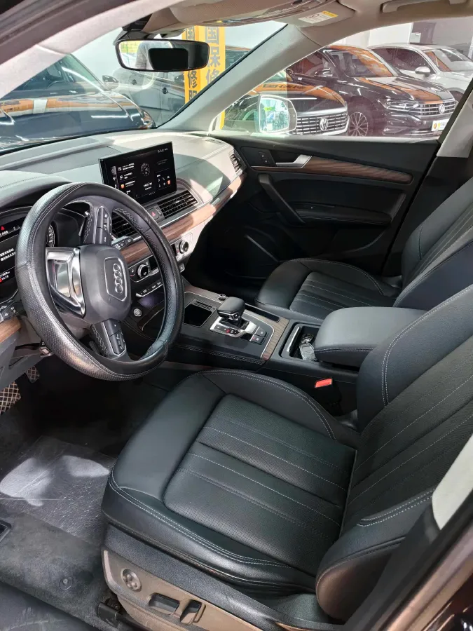 2022 Audi Q5L 2.0T 190HP L4 7DCT,autocango,china used car exporter,china ev exporter,chinese used car exporter,chinese used ev exporter