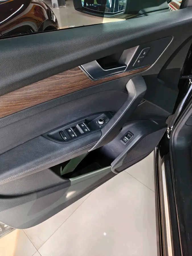 2022 Audi Q5L 2.0T 190HP L4 7DCT,autocango,china used car exporter,china ev exporter,chinese used car exporter,chinese used ev exporter