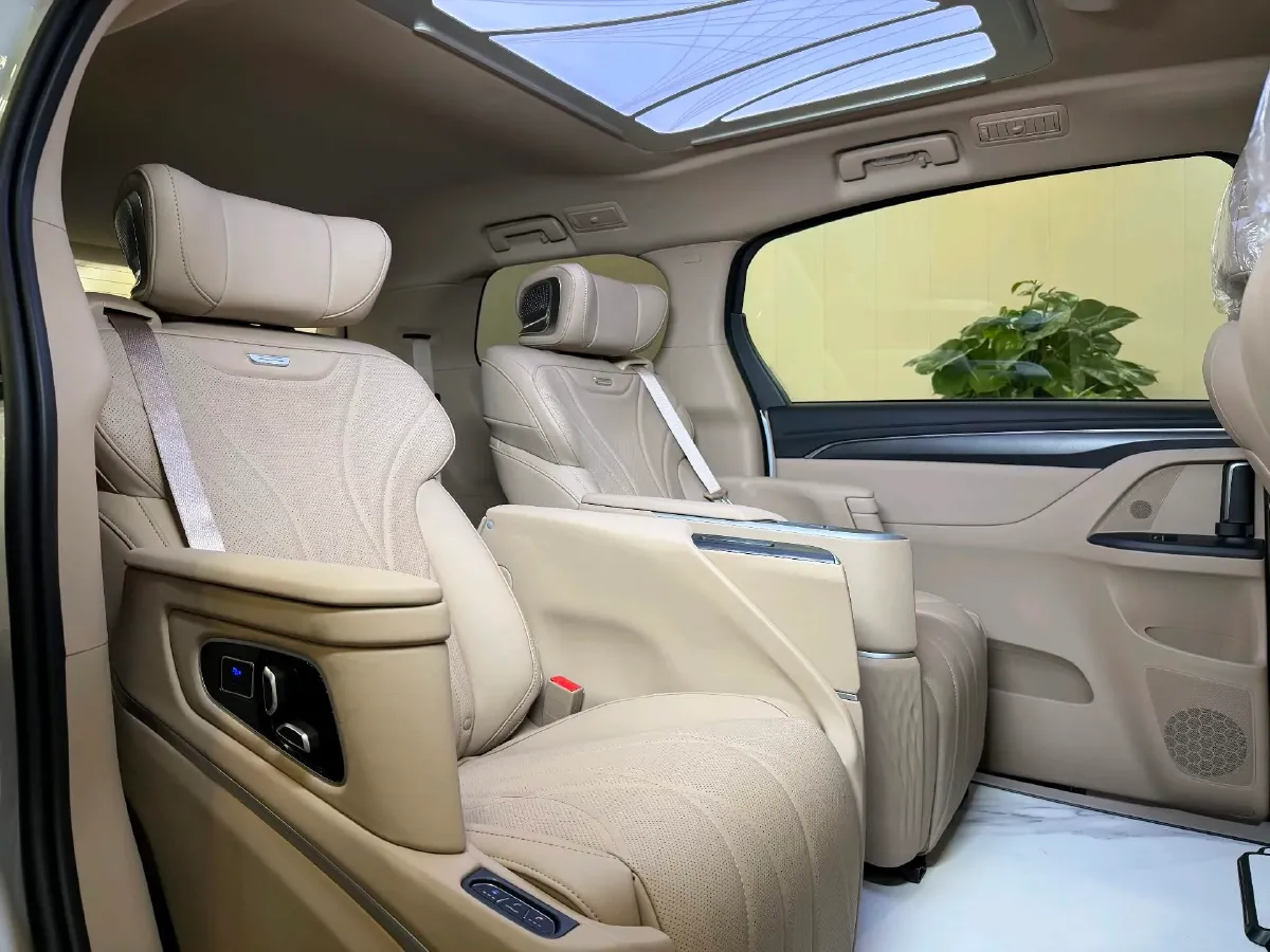 2025 Buick GL8 2.0T 237HP L4 9AT,autocango,china used car exporter,china ev exporter,chinese used car exporter,chinese used ev exporter