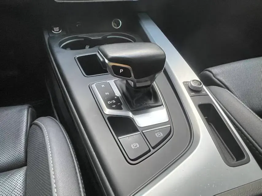 2022 Audi A4L 2.0T 190HP L4 7DCT,autocango,china used car exporter,china ev exporter,chinese used car exporter,chinese used ev exporter